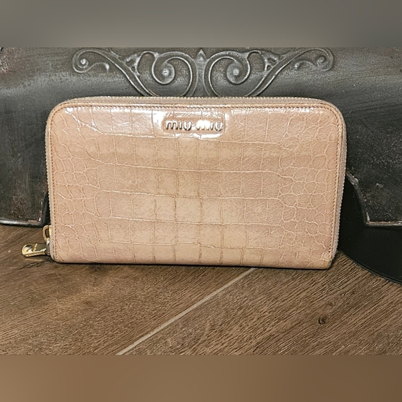 Miu Miu Long Zippy Wallet in GUC - Picture 1 of 8